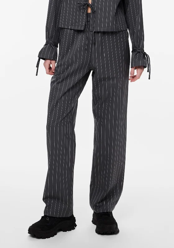 Flowy maxi pants for women in a beachy stylePieces NYS Striped Straight Leg Trouser, Magnet Black Flowy maxi pants for women in a beachy stylePieces NYS Striped Straight Leg Trouser, Magnet Black