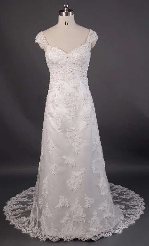 High - low hem wedding dress for a trendy touchRetro 1920s Regency Style Lace Empire Wedding Dress with Cap Sleeves