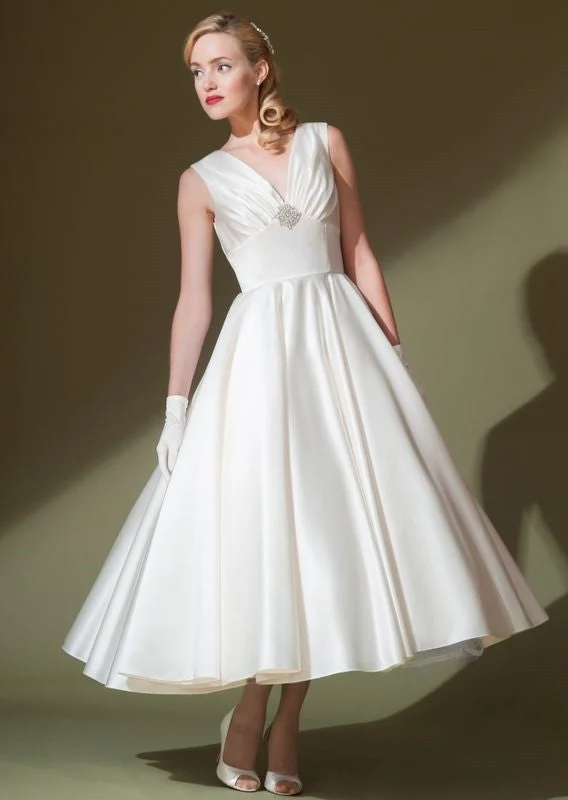 Imported high - quality wedding dressRetro 50s Tea Length V Neck Satin Wedding Dress