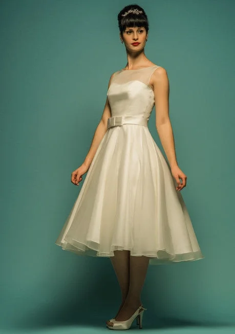 Outdoor - wedding - perfect lightweight wedding dressRetro Champagne Knee Length Reception Wedding Dress