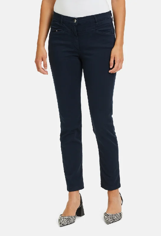 Tapered leg pants for women in a modern fitSELINA 7/8 LENGTH SLIM FIT TROUSERS