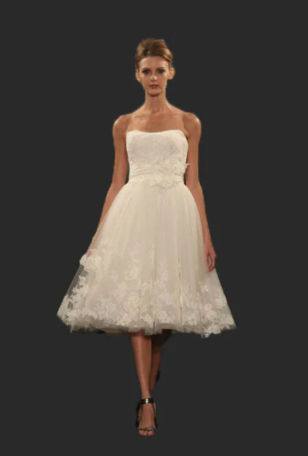 Garden - wedding - appropriate flowy wedding dressShort Strapless Knee Length Lace Wedding Dress Garden - wedding - appropriate flowy wedding dressShort Strapless Knee Length Lace Wedding Dress