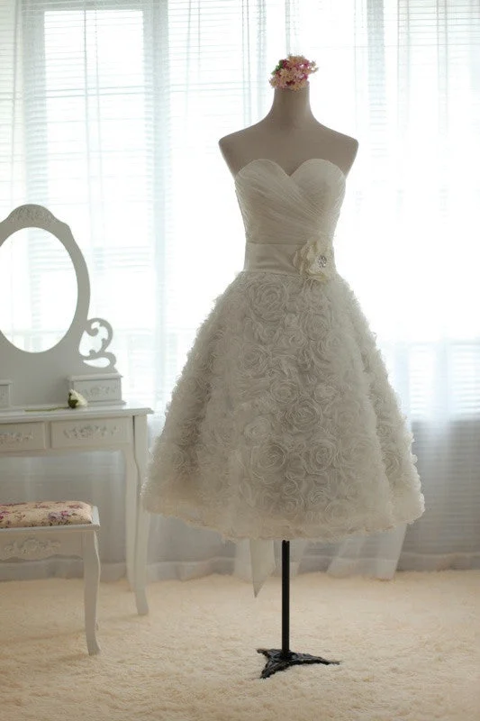 Dark - colored wedding dress for a mysterious brideShort Strapless Knee Length Ruffles Wedding Dress