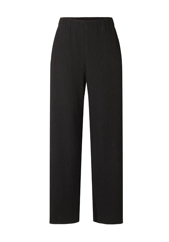 Ripped wide leg boyfriend jeans for women in a casual and cool styleSelected Femme Silla Plisse Wide Leg Trouser, Black