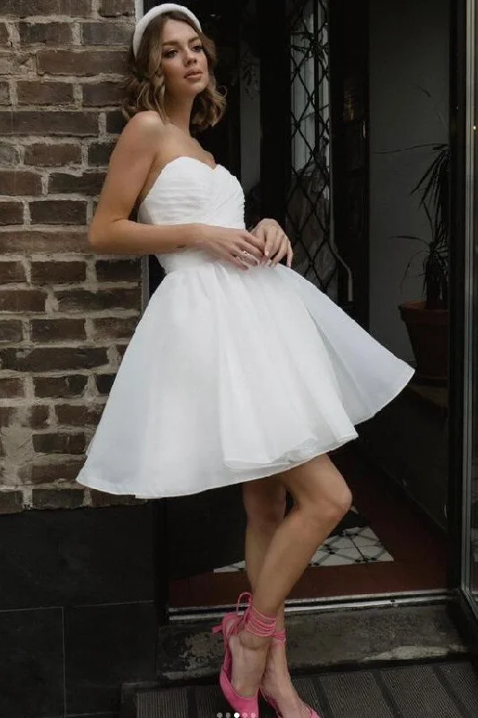 Square - neck wedding dress for a classic lookStrapless Bride Short Wedding Dress Informal Style