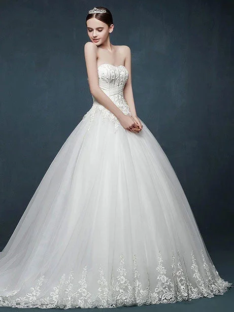 Sparkly sequined wedding dress for a glamorous brideStrapless Lace Ball Gown Wedding Dress with Sweetheart Neckline