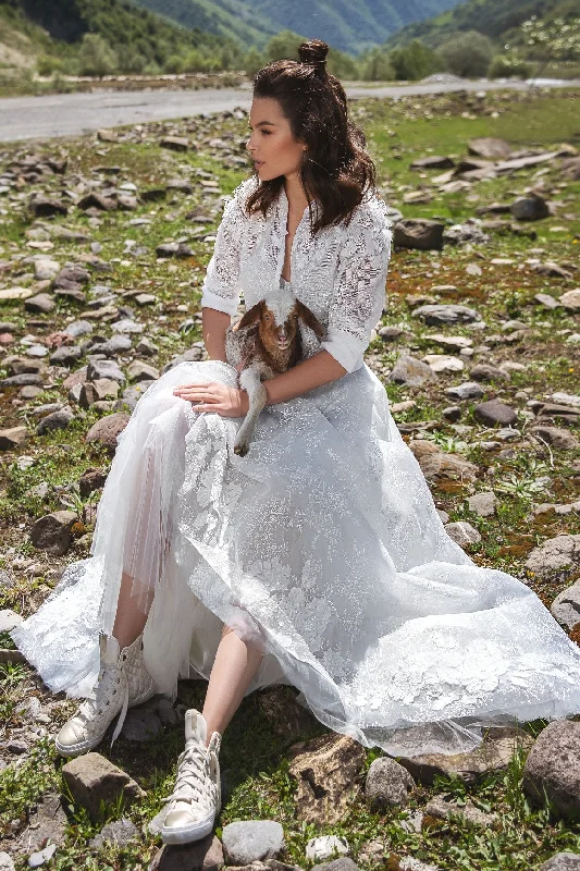 Plus - size A - line wedding dress for a comfortable fitStrapless Sweetheart Midi Wedding Dress with Jacket Plus - size A - line wedding dress for a comfortable fitStrapless Sweetheart Midi Wedding Dress with Jacket