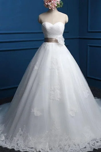 Pearl - studded wedding dress for a refined lookSweetheart Sleeveless Cap Ribbon Tulle Lace Dress