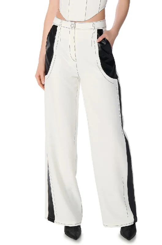 High waisted cargo wide leg pants for women in a practical and stylish styleTURN ON MY CHARM WIDE LEG TROUSER