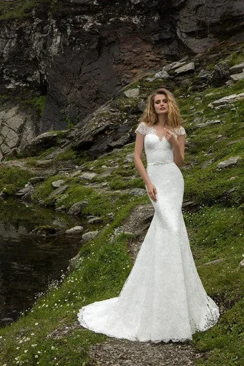 Sparkly sequined wedding dress for a glamorous brideV-neck backless Cap Sleeve Sheath Lace Dress Sparkly sequined wedding dress for a glamorous brideV-neck backless Cap Sleeve Sheath Lace Dress