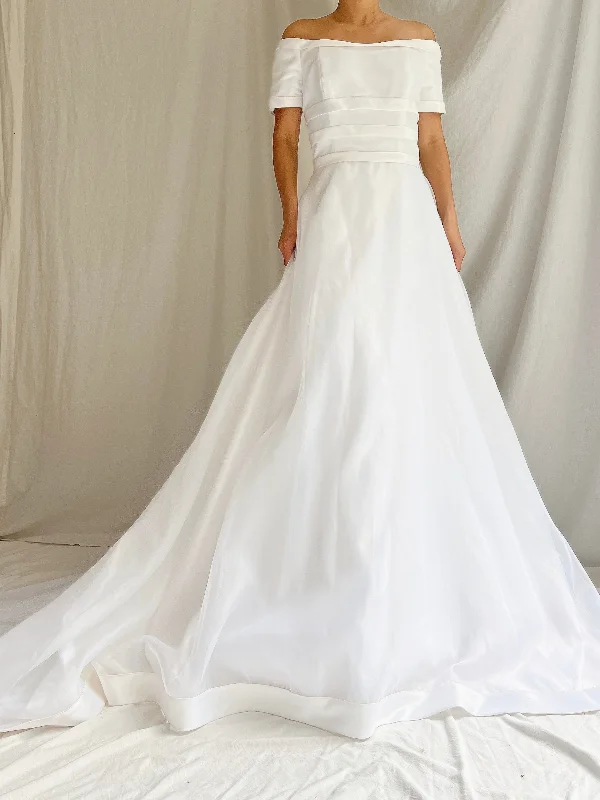 Satin - and - lace combination wedding dressVintage Demetrios Satin/Organza Dress - M/8 Satin - and - lace combination wedding dressVintage Demetrios Satin/Organza Dress - M/8