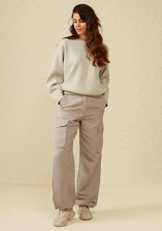 Belted pants for women to define the waistYAYA Subtle Shine Wide Leg Cargo Trousers, Paloma Grey Belted pants for women to define the waistYAYA Subtle Shine Wide Leg Cargo Trousers, Paloma Grey