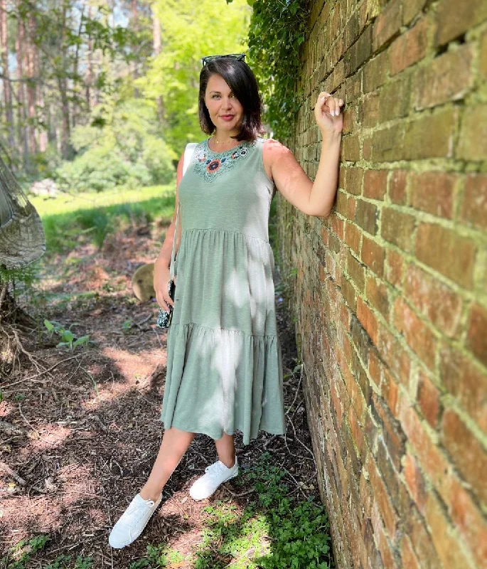 Dresses with Sequined Fringe for Ladies' Dazzling and Playful LookBrakeburn Clem Midi Jersey Dress Dresses with Sequined Fringe for Ladies' Dazzling and Playful LookBrakeburn Clem Midi Jersey Dress