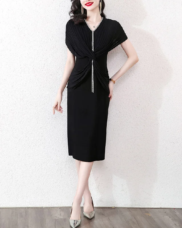 Dresses with High Neck and Embroidered Back for Ladies' Modest and Intricate LookElegant Women Slim Pleated V-Neck Dress Dresses with High Neck and Embroidered Back for Ladies' Modest and Intricate LookElegant Women Slim Pleated V-Neck Dress
