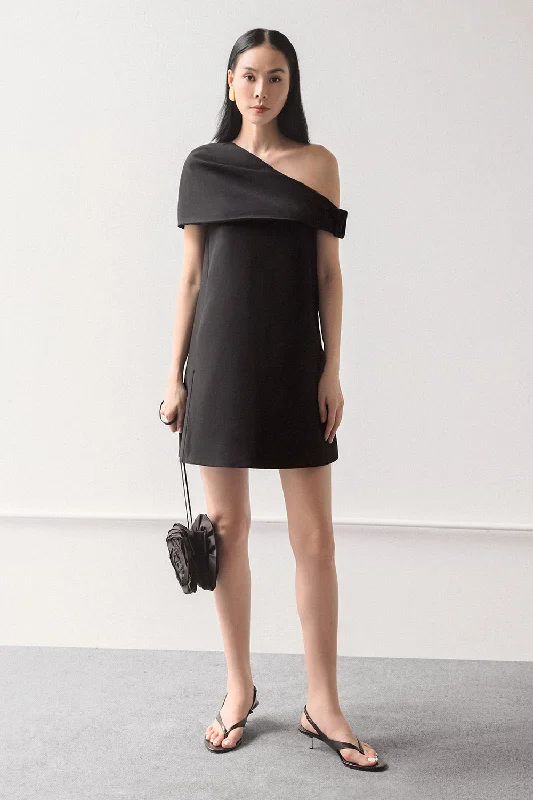 Organza Dresses with Sparkly Appliques for Ladies' Fairy Tale LookSusan Trapezoid Asymmetric Shoulder Crepe Mini Dress Organza Dresses with Sparkly Appliques for Ladies' Fairy Tale LookSusan Trapezoid Asymmetric Shoulder Crepe Mini Dress