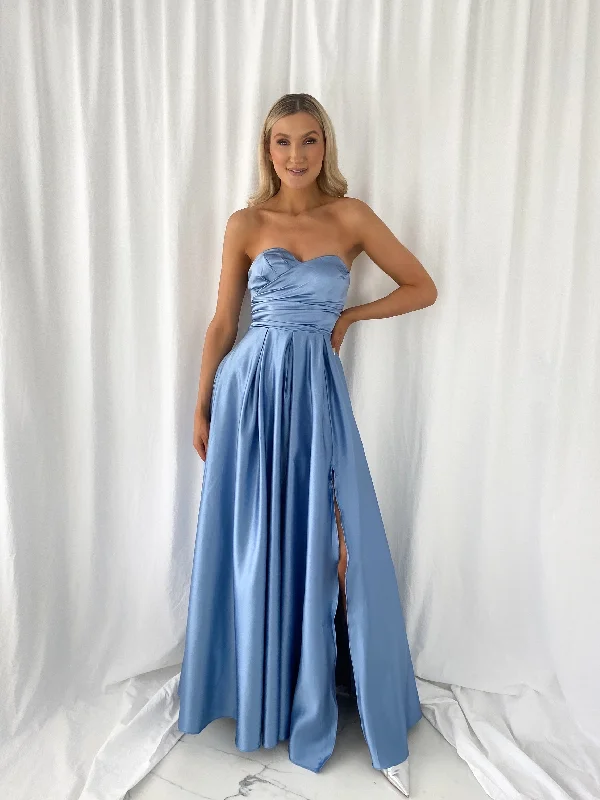 "Trendy casual dresses for women to wear at the beach"Teresa Off The Shoulder Maxi Dress - Sky Blue "Trendy casual dresses for women to wear at the beach"Teresa Off The Shoulder Maxi Dress - Sky Blue